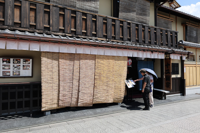 花見小路から初音小路へ: 京都を歩くアルバム